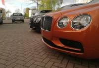 afbeelding 0: een ingebouwd schuifdak of vouwdak in een Bentley Continental Flying Spur