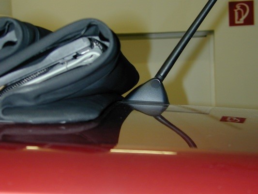 afbeelding 1: een ingebouwd schuifdak of vouwdak in een Daihatsu Sirion 