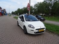 afbeelding 3: een ingebouwd schuifdak of vouwdak in een Fiat Punto 