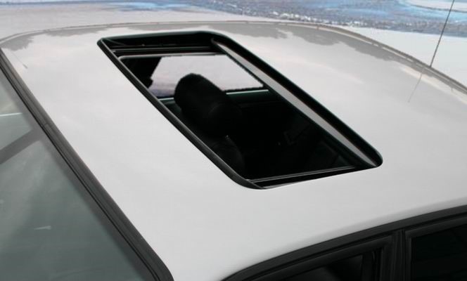 afbeelding 0: een ingebouwd schuifdak of vouwdak in een Jaguar XJ 