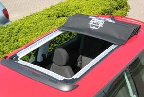 afbeelding 1: een ingebouwd schuifdak of vouwdak in een Mini Hatchback 