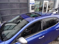 afbeelding 1: een ingebouwd schuifdak of vouwdak in een Renault Mégane